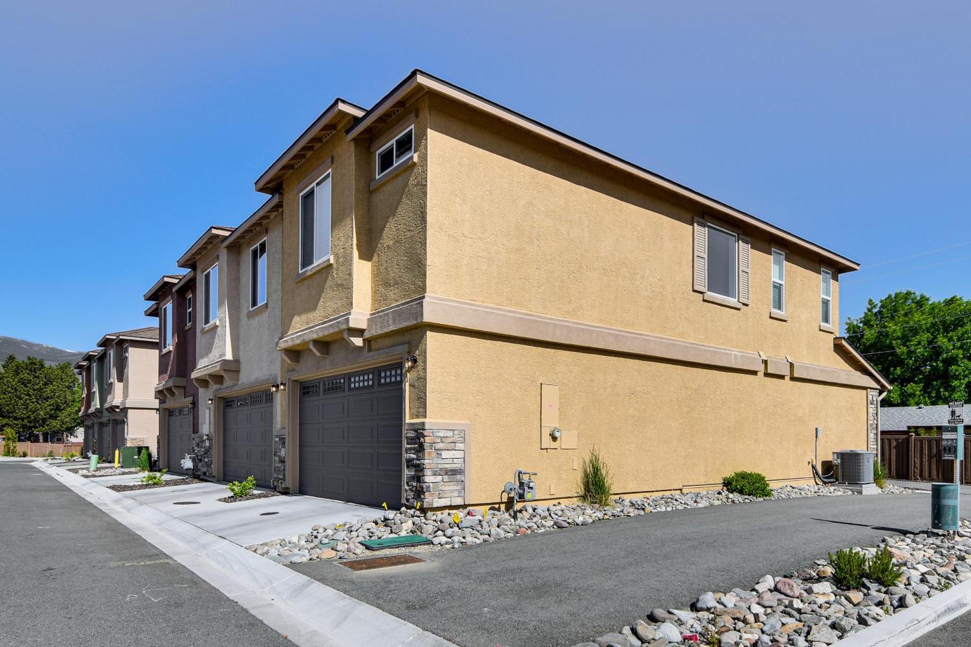 Central Carson City Townhome, 1 Mi To Downtown! Exterior photo